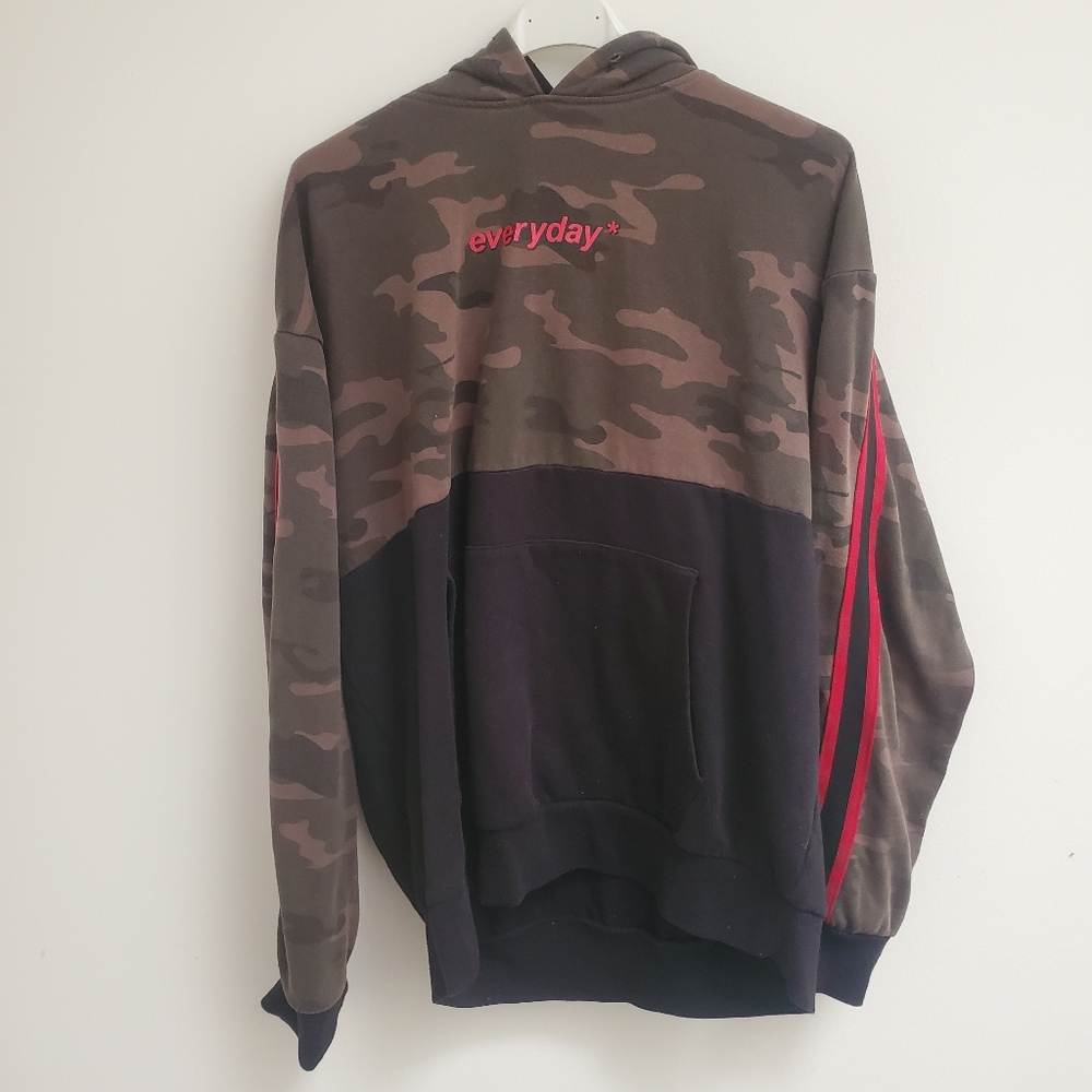 Urban ID Camo Hoodie with Red Stripe Size XL